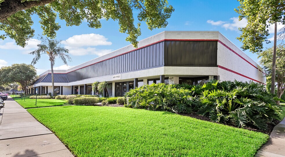 More Photos Of 8508 Benjamin Rd, Tampa Light Distribution For Lease