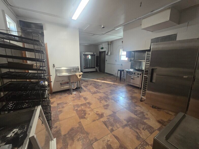 More Photos Of , Cincinnati General Retail For Sale
