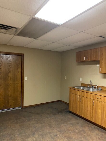 More Photos Of 400 S Eagle Ln, Oklahoma City Warehouse For Lease