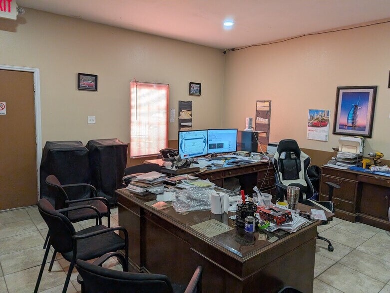 More Photos Of 6503 Brittmoore Rd, Houston Warehouse For Lease