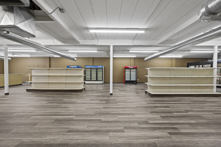 More Photos Of 755 N Snelling Ave N, Saint Paul Storefront For Lease