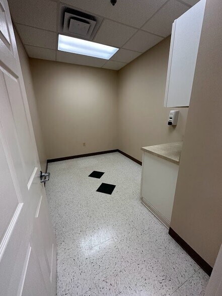 More Photos Of 323 Falls Dr NW, Abingdon Office For Sale