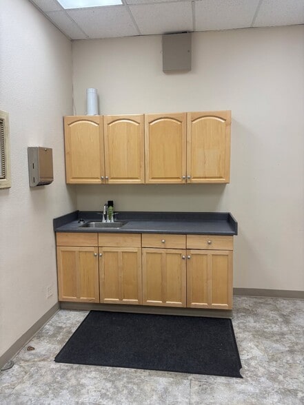 More Photos Of 42402-42442 10th St W, Lancaster Unknown For Lease