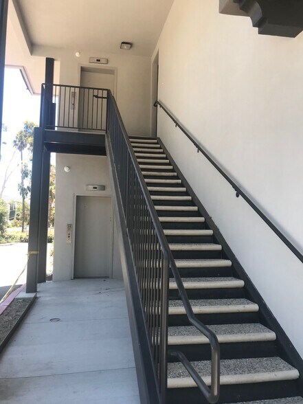 More Photos Of 1633 Erringer Rd, Simi Valley Medical For Lease