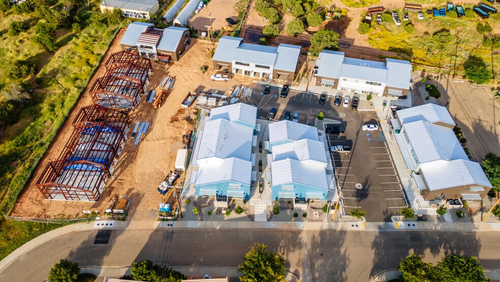 More Photos Of 1189 Parkway Dr, Santa Fe Showroom For Sale