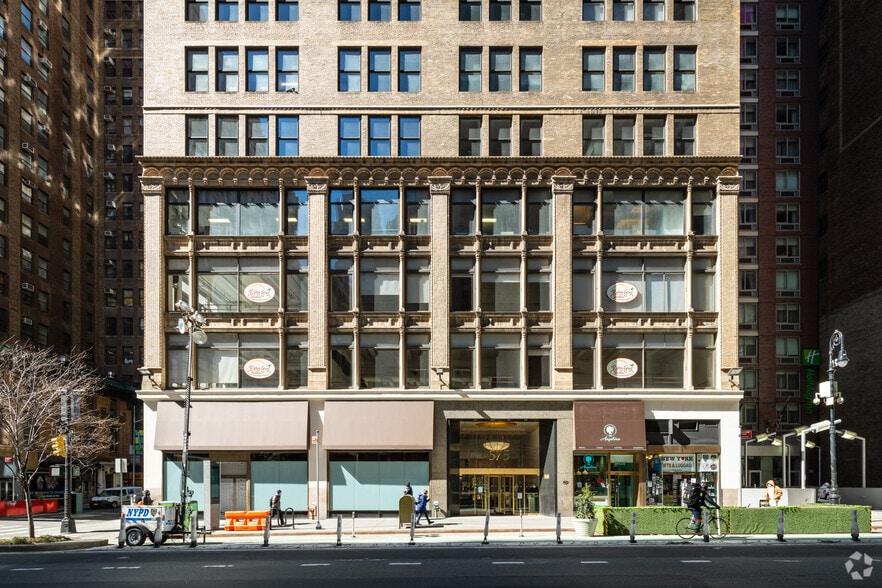 More Photos Of 575 8th Ave, New York Office For Lease