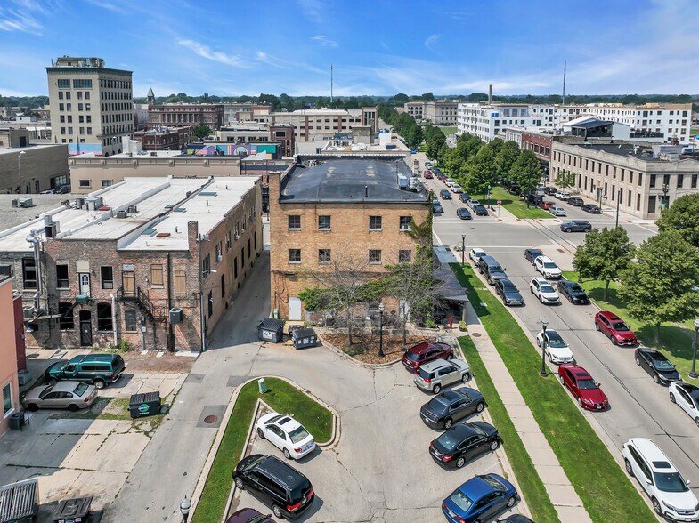 More Photos Of 5611 6th Ave, Kenosha Restaurant For Lease