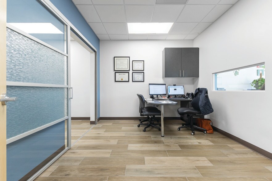 More Photos Of 421 S Cloverdale Blvd, Cloverdale Freestanding For Lease