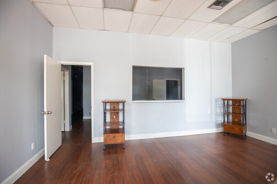 More Photos Of 7676 Peters Rd, Plantation Freestanding For Lease
