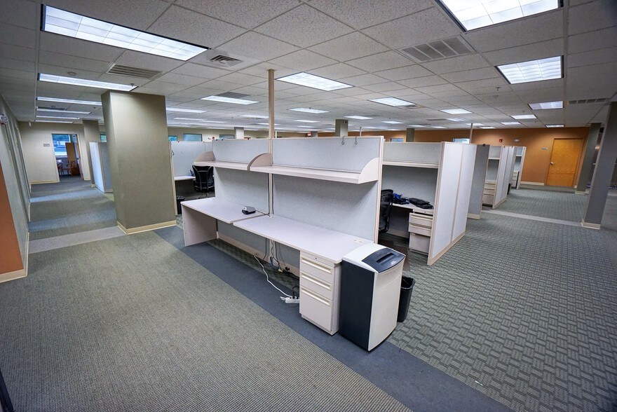 More Photos Of 6 Trafalgar Sq, Nashua Office For Lease
