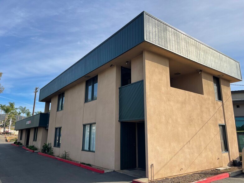 More Photos Of 1970 E Vista Way, Vista Freestanding For Sale