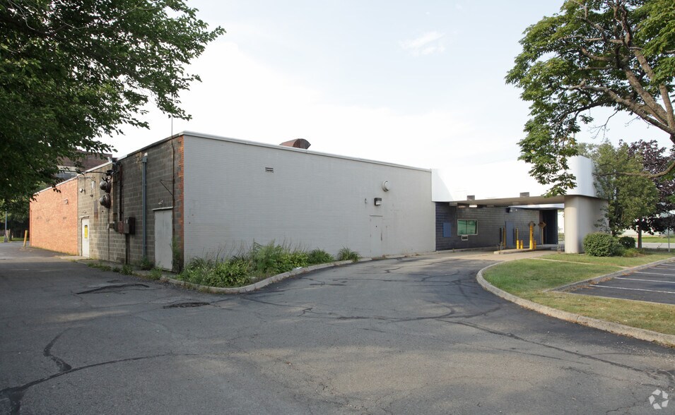 More Photos Of 714-718 East Ave, Erie Storefront For Sale