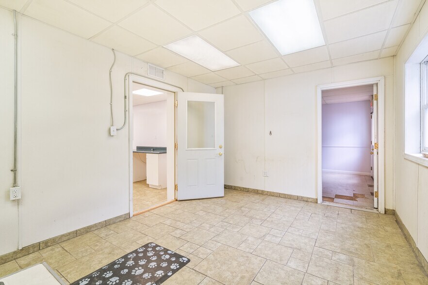 More Photos Of 503 E Russell Rd, Tecumseh Specialty For Sale