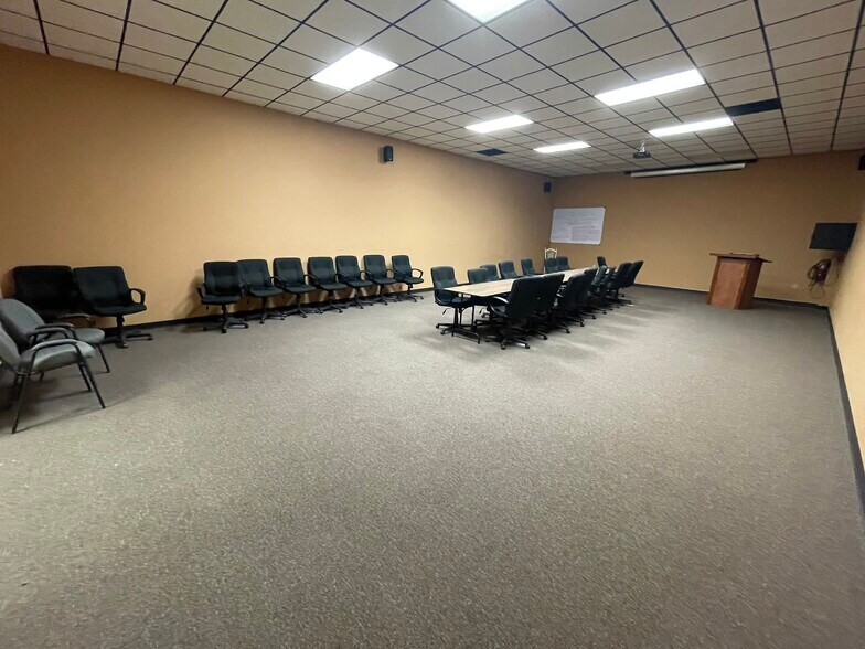 More Photos Of 2390 W Main St, Greenfield Showroom For Lease