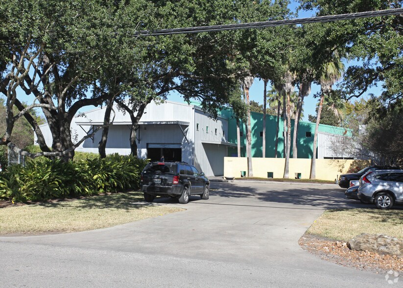 More Photos Of 5226 Elm St, Bellaire Light Distribution For Sale