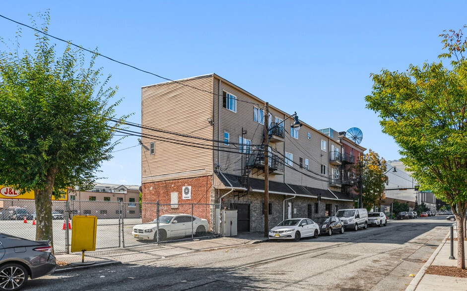 More Photos Of 218 Mulberry St, Newark Apartments For Sale