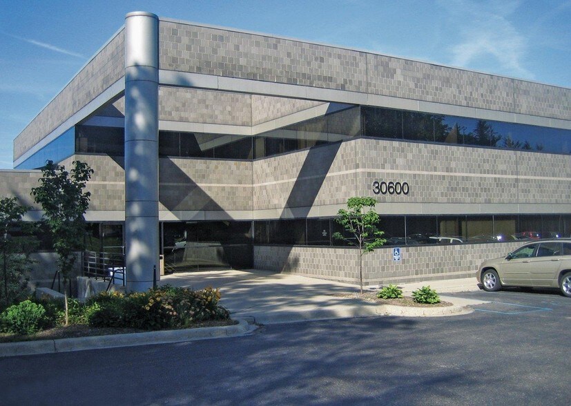 More Photos Of 30500 Northwestern Hwy, Farmington Hills Coworking Space