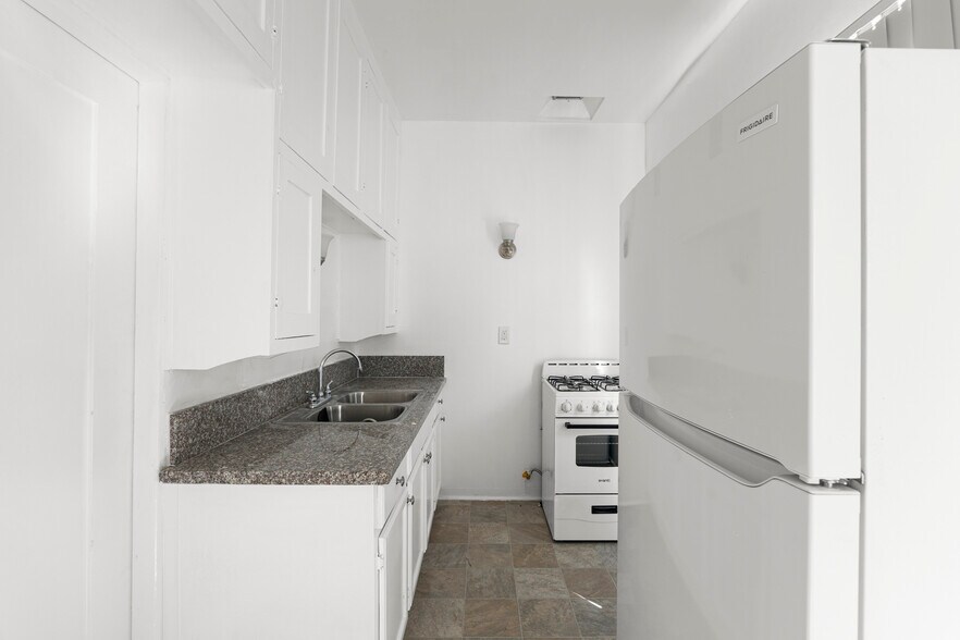 More Photos Of 2335 Miramar St, Los Angeles Apartments For Sale