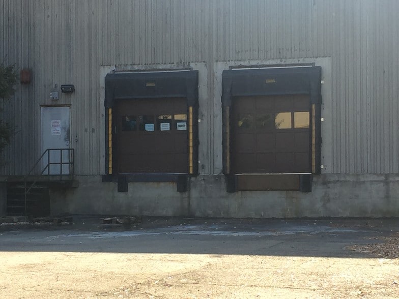 More Photos Of 133 Bauer Dr, Oakland Warehouse For Sale