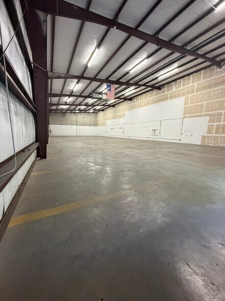 More Photos Of 4755 Mercantile Ave, Naples Unknown For Lease