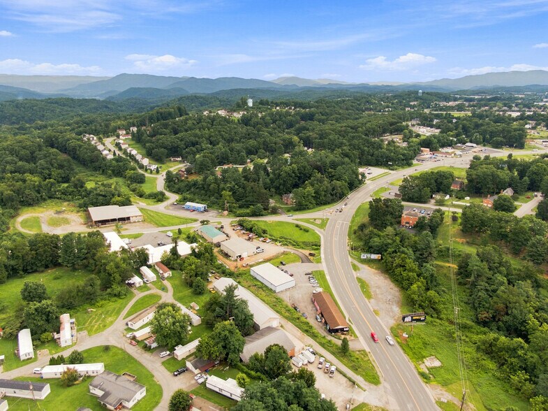 More Photos Of 890 Roanoke St, Christiansburg Warehouse For Lease