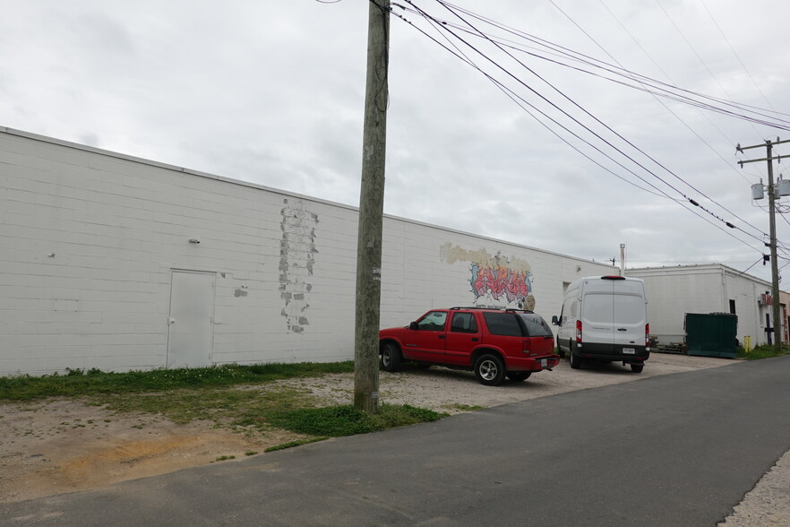 More Photos Of 9616-9800 Hosier St, Newport News Warehouse For Lease