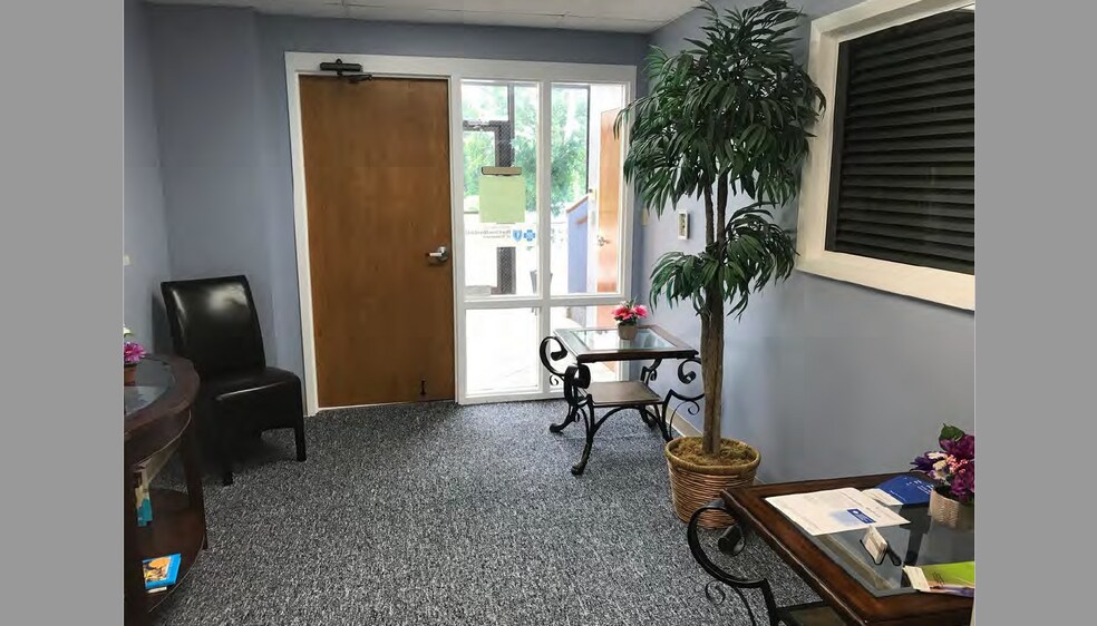 More Photos Of 6515 Clinton Hwy, Knoxville Office For Lease