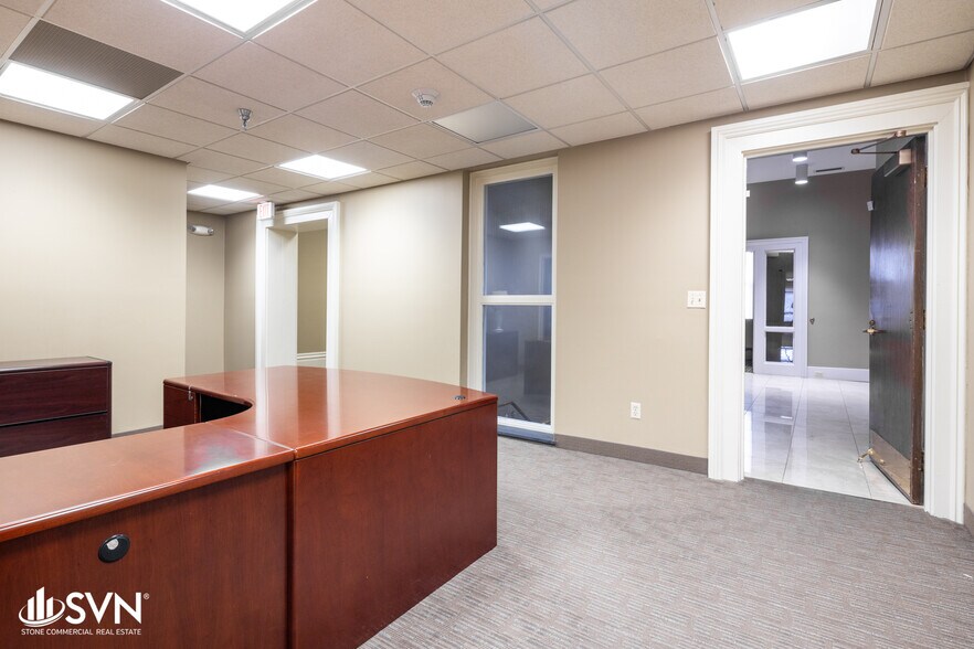 More Photos Of 201 W Main St, Frankfort Office For Lease