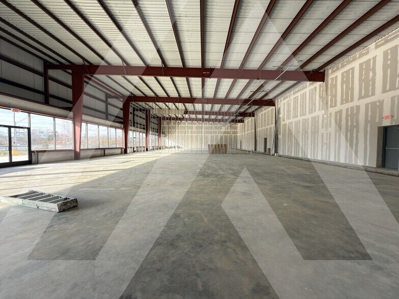 More Photos Of 14211 Hiram Clarke Rd, Houston Storefront For Lease