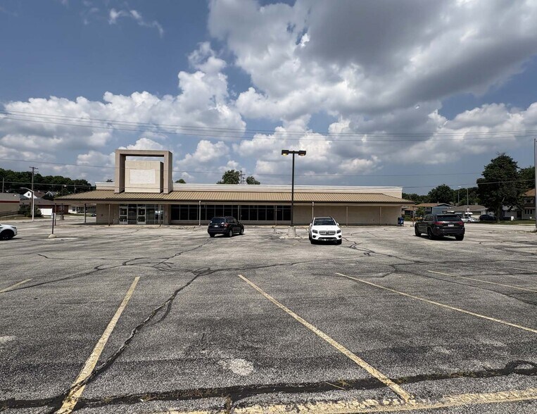 More Photos Of 9220 W Greenfield Ave, Milwaukee Drugstore For Lease