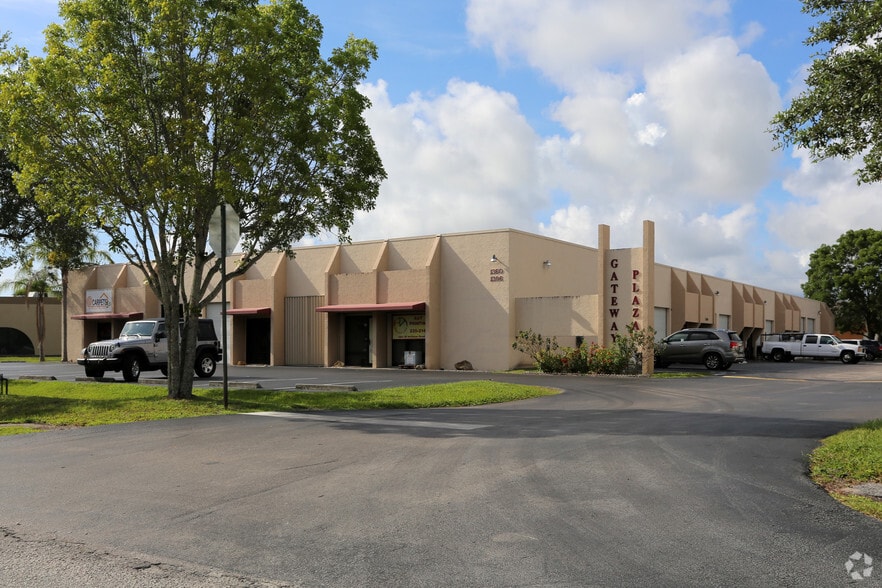 More Photos Of 1360-1396 SE Huffman Rd, Port Saint Lucie Warehouse For Lease
