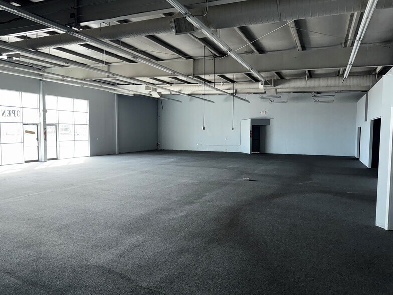 More Photos Of 12104 Blue Ridge Blvd, Grandview Freestanding For Lease