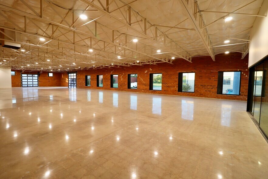 More Photos Of 100 Howell St, Dallas Office For Sale