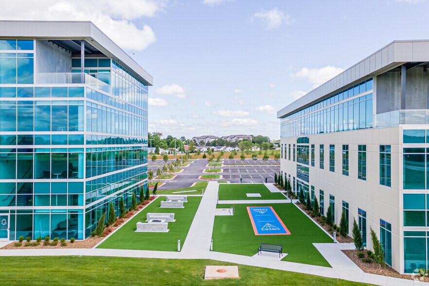 More Photos Of 2600 NE 11th St, Bentonville Office For Lease