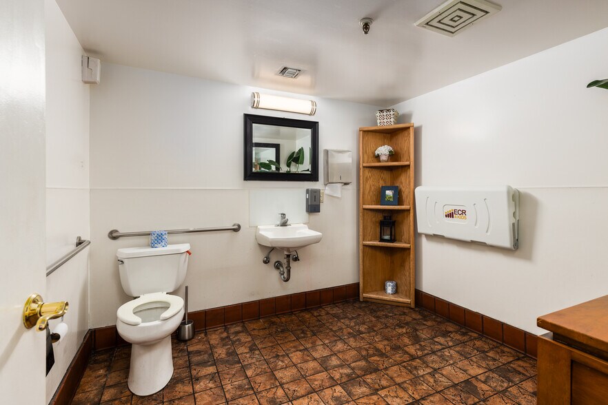 More Photos Of 1260-1278 Broadway, Sonoma Freestanding For Sale