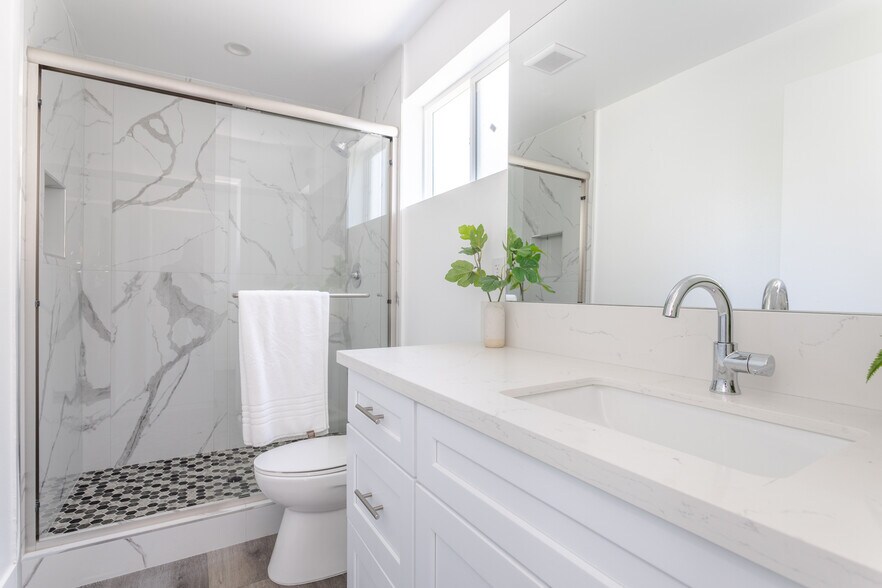 More Photos Of 1032-1038 N Oxford Ave, Los Angeles Apartments For Sale