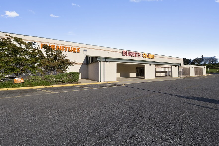 More Photos Of 2725 Northwest Blvd, Newton Unknown For Lease