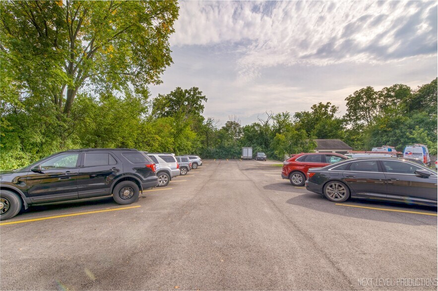 More Photos Of 402 E Roosevelt Rd, Wheaton Office For Sale