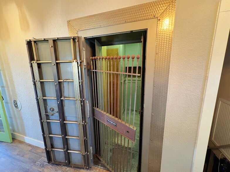 More Photos Of 104 Cedar Ave E, Pillager Storefront For Lease