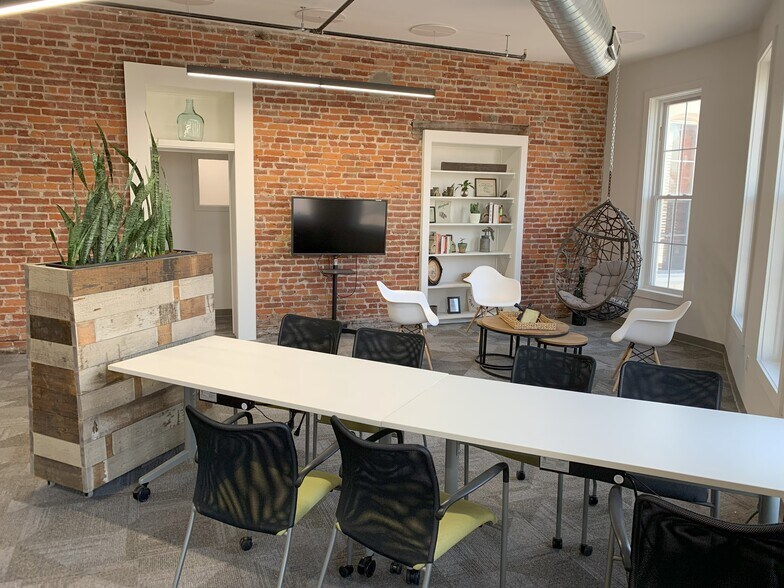 More Photos Of 1970 W Fayette St, Syracuse Office Residential For Lease