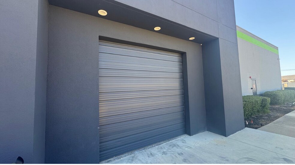 More Photos Of 2021 Commerce Dr, McKinney Office For Sale
