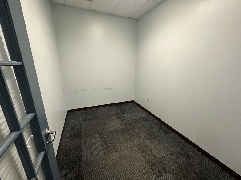 More Photos Of 7752-7756 Gateway Ln, Concord Medical For Lease