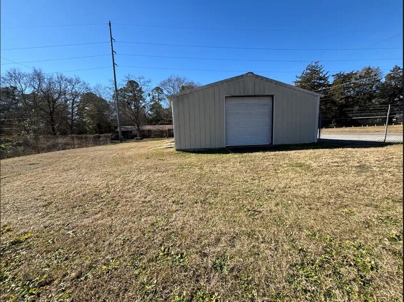 More Photos Of 262 Ash St, Cochran Warehouse For Sale
