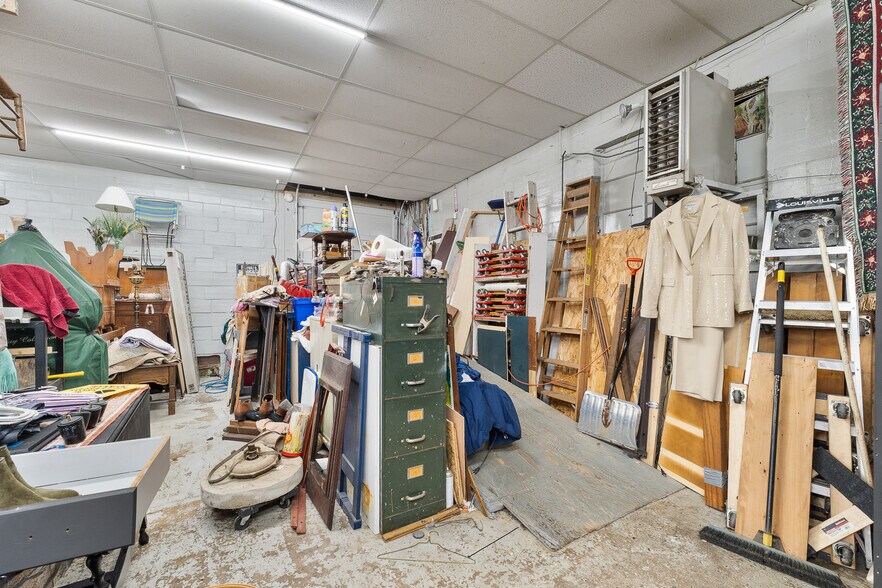 More Photos Of 727-735 14th St W, Huntington Storefront For Sale