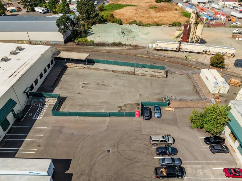 More Photos Of 10145 SE Jennifer St, Clackamas Warehouse For Lease