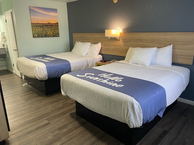 More Photos Of 1901 E 1st St, Pratt Hotel For Sale