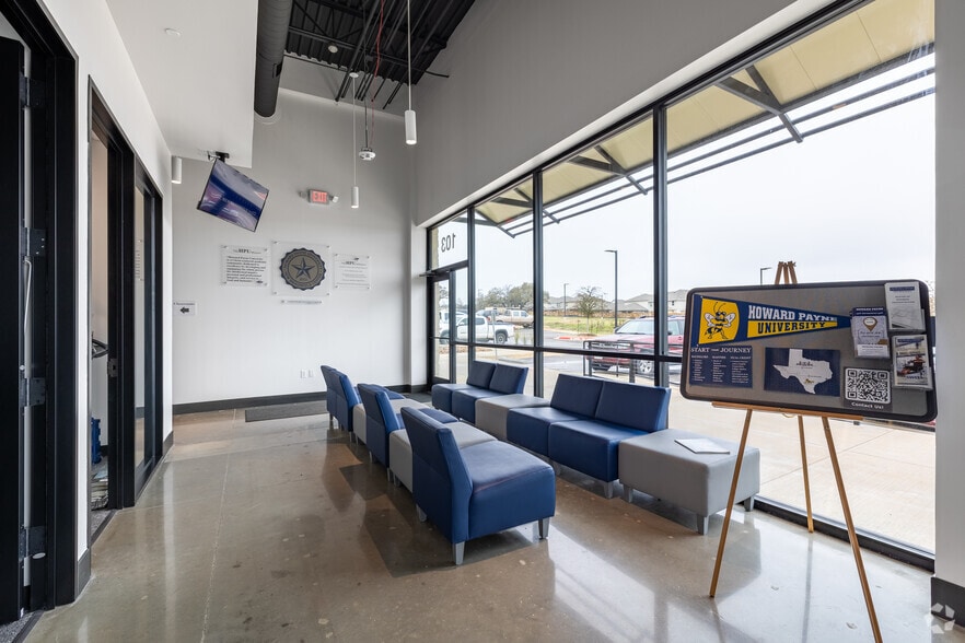 More Photos Of Oak Run Pkwy & Geneva St, New Braunfels Unknown For Lease