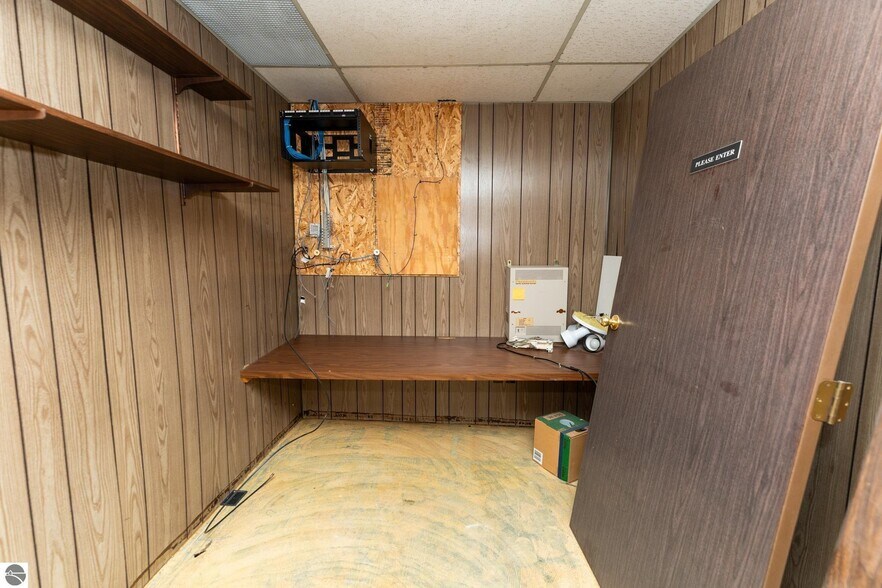 More Photos Of 910 Industrial Dr, Mount Pleasant Warehouse For Sale