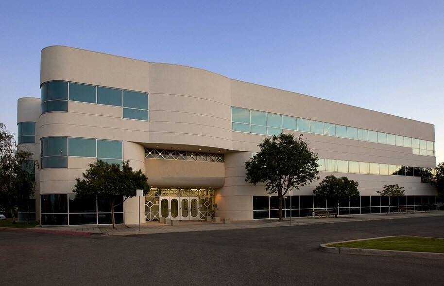 More Photos Of 5101 Office Park Dr, Bakersfield Medical For Lease