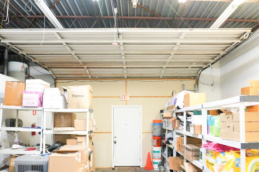 More Photos Of 1428 Laredo St, Corpus Christi Office For Sale